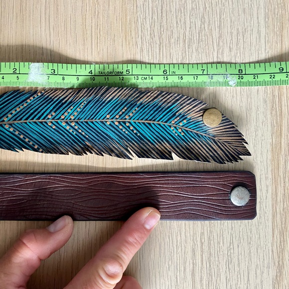 Handmade vegan leather feather bracelet with brown leather cuff. - Picture 5 of 5